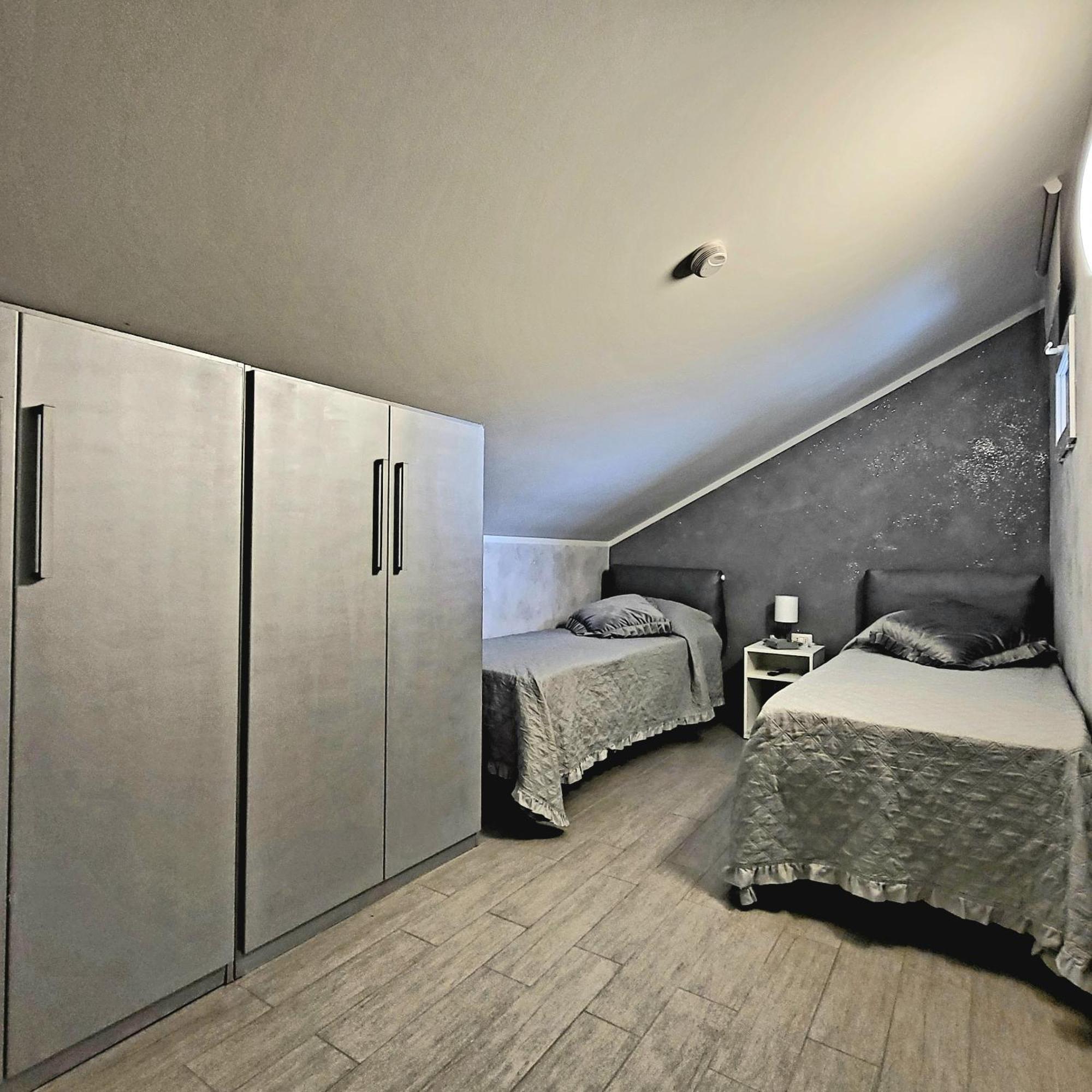 Quadruple Room Shower